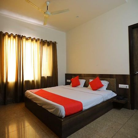 Oyo 40791 Hotel Hot N Fast Suratgarh Buitenkant foto