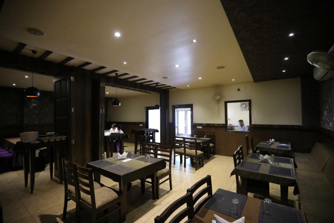 Oyo 40791 Hotel Hot N Fast Suratgarh Buitenkant foto