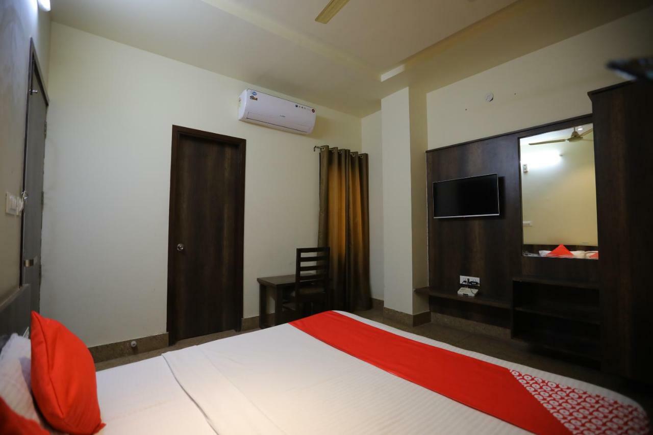 Oyo 40791 Hotel Hot N Fast Suratgarh Buitenkant foto