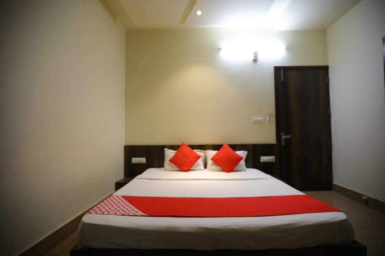 Oyo 40791 Hotel Hot N Fast Suratgarh Buitenkant foto