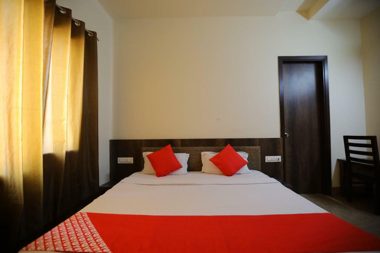 Oyo 40791 Hotel Hot N Fast Suratgarh Buitenkant foto