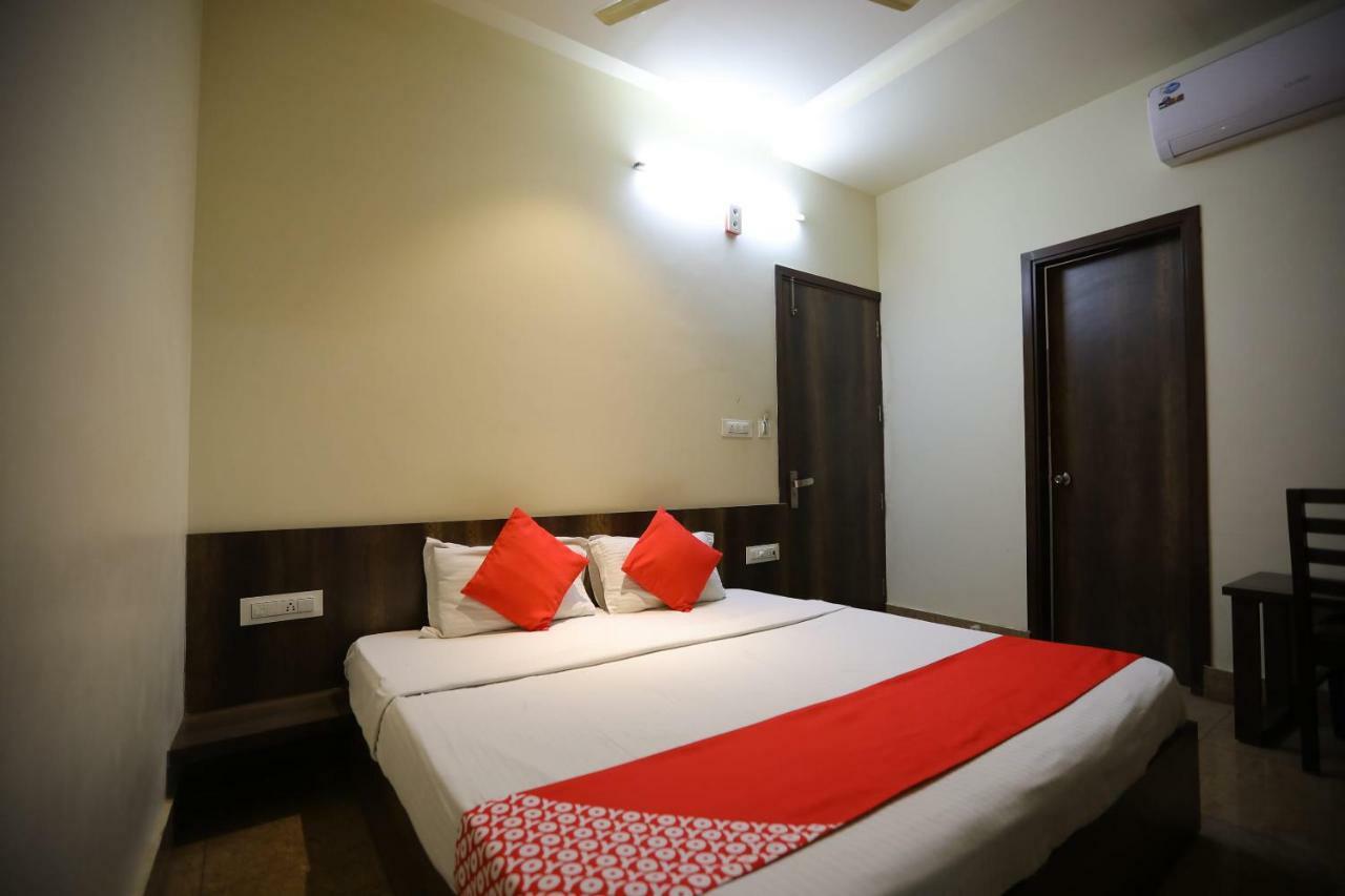 Oyo 40791 Hotel Hot N Fast Suratgarh Buitenkant foto