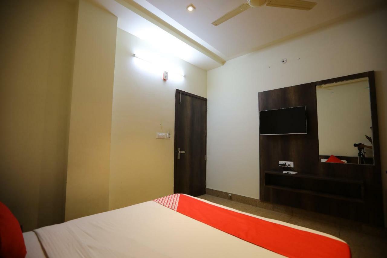 Oyo 40791 Hotel Hot N Fast Suratgarh Buitenkant foto