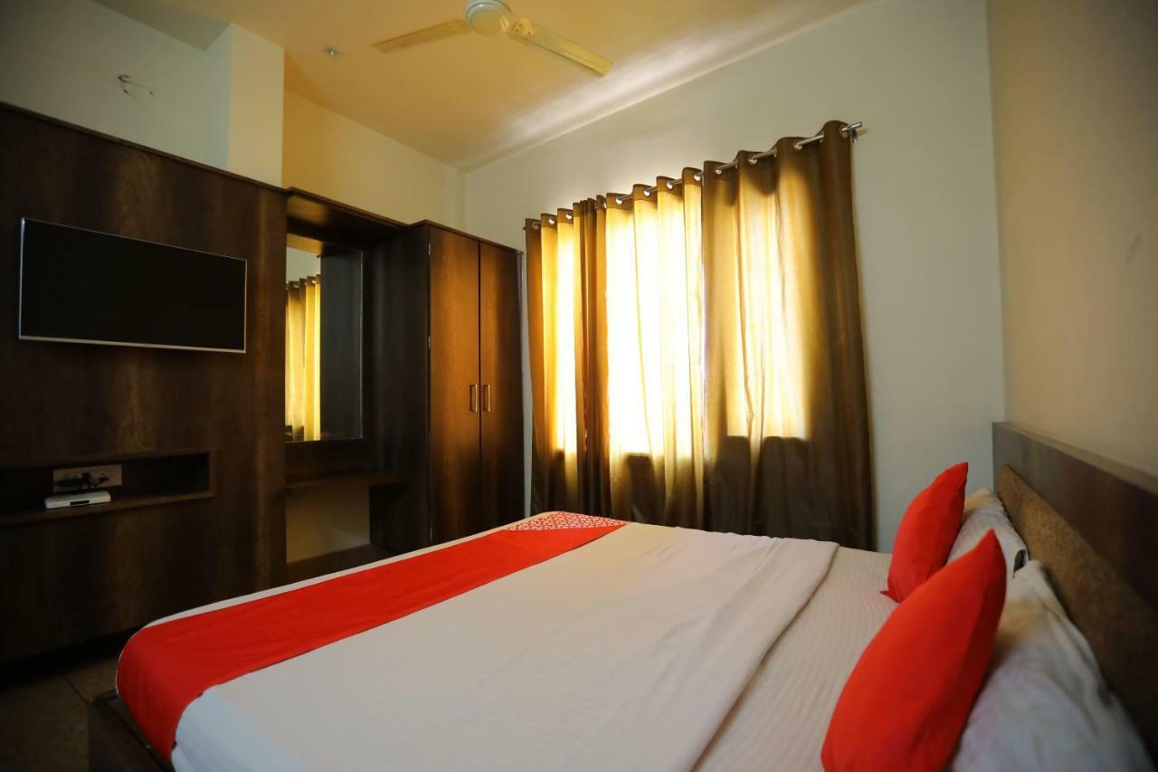 Oyo 40791 Hotel Hot N Fast Suratgarh Buitenkant foto