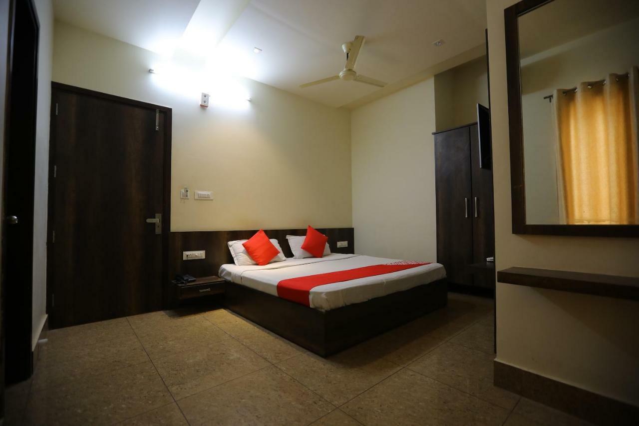 Oyo 40791 Hotel Hot N Fast Suratgarh Buitenkant foto